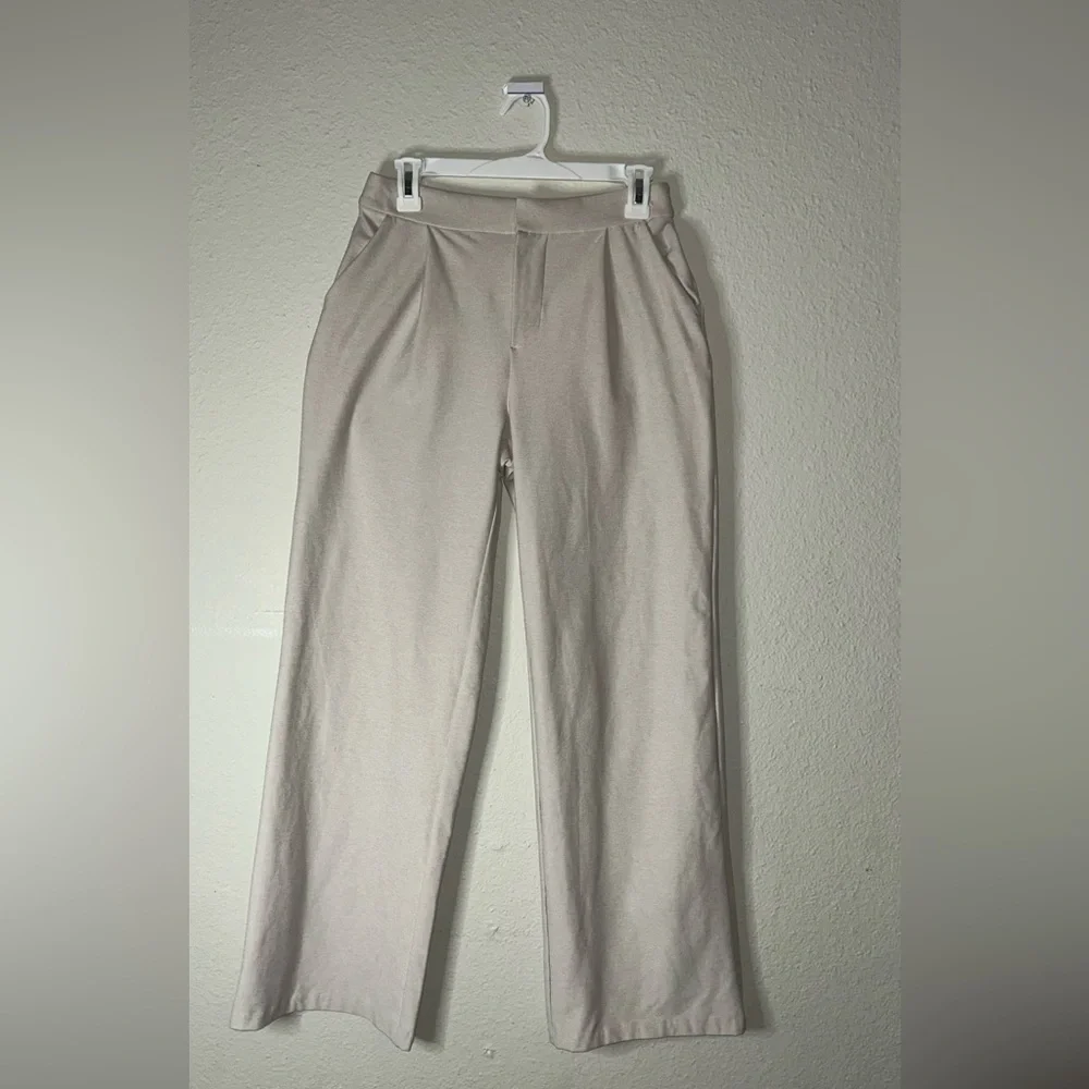 Vuori Women's Wide Leg Pants in Cream - Picture 6 of 12